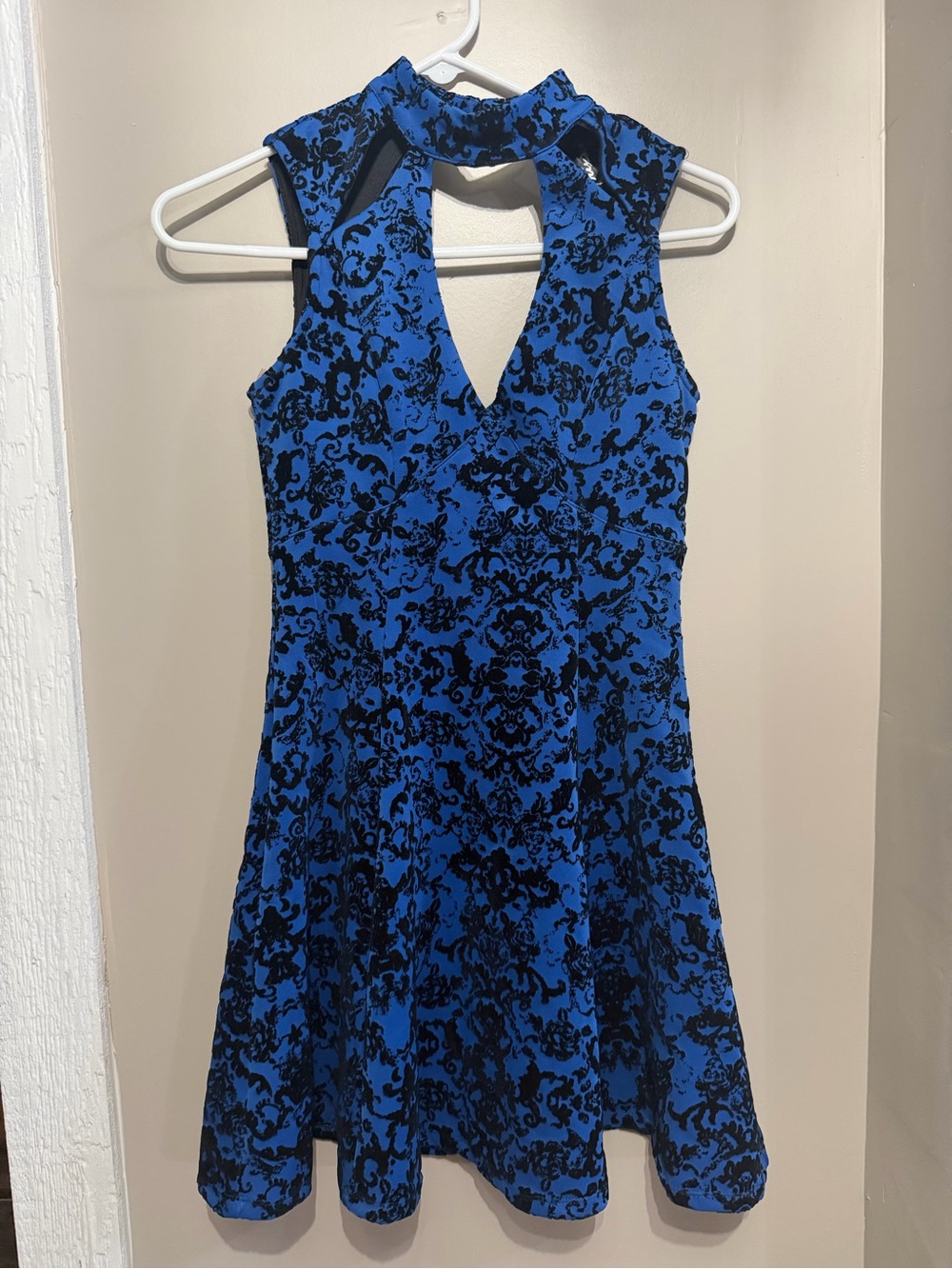 Trixxi Royal Blue & Black Sleeveless Keyhole Fit-and-Flare Mini Dress